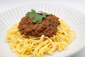 牛粗挽き肉を煮込んだミートソース